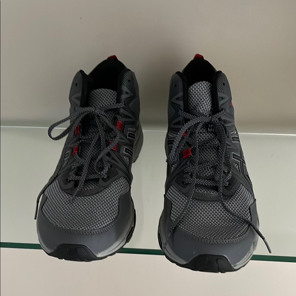 ASICS Men's Gray and Black Running Shoes. Gel Ventures 8. Size. 11